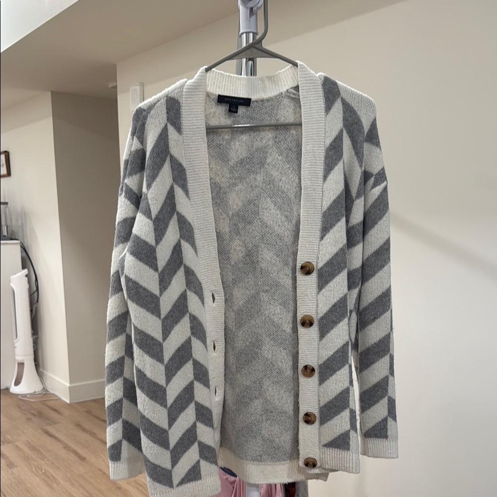 Ann Taylor Gray and White Chevron Cardigan